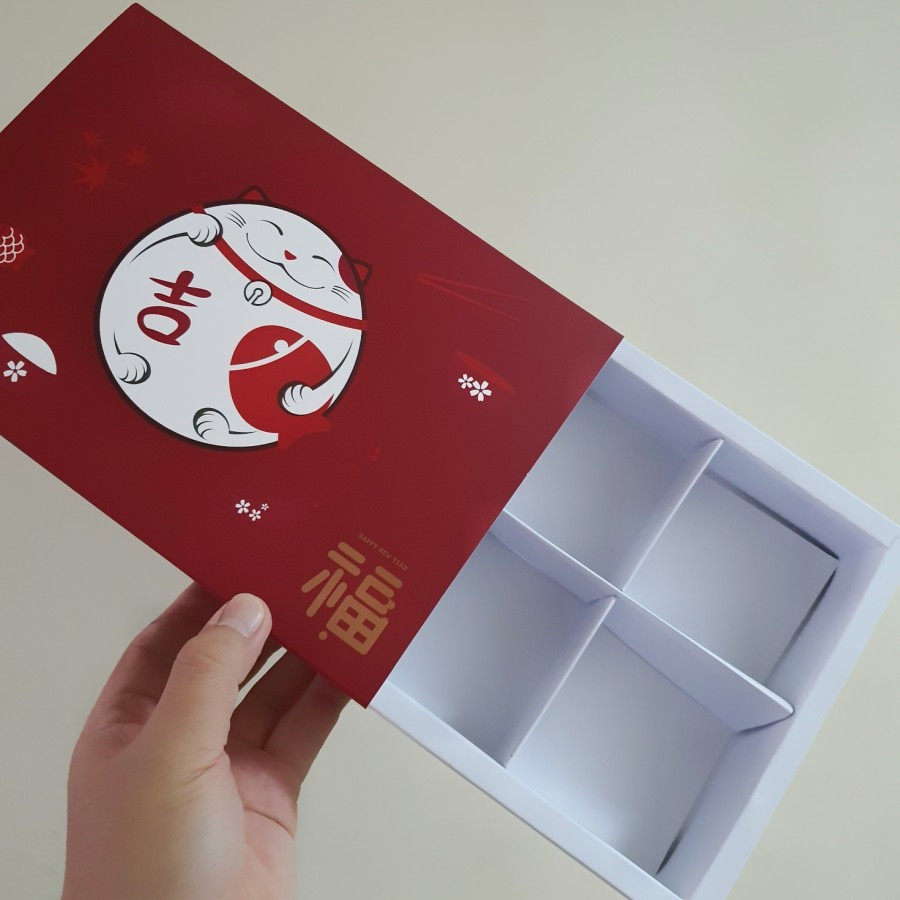 

10 pcs box slop kemasan eggtart imlek lucky cat warna putih sekat isi 6 size 7.5 cm