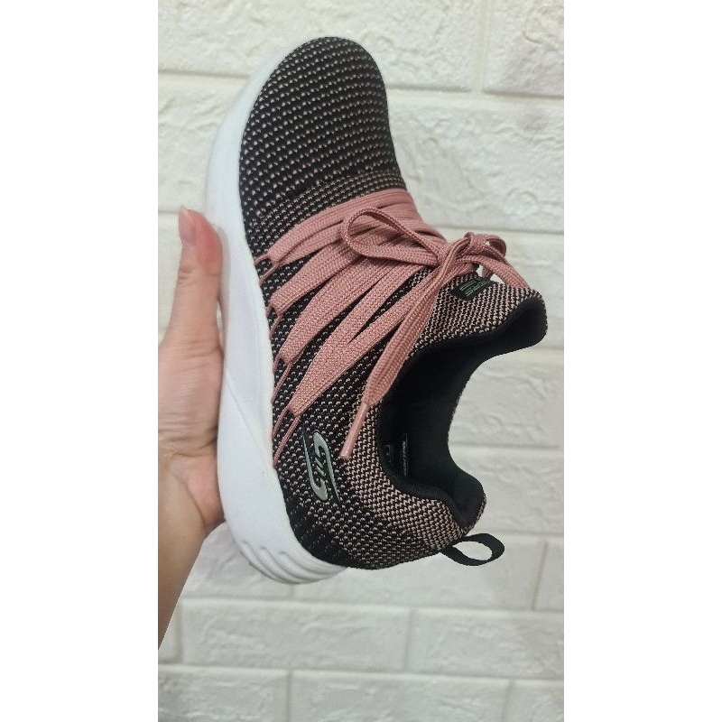 sepatu wanita skechers bekas seperti baru