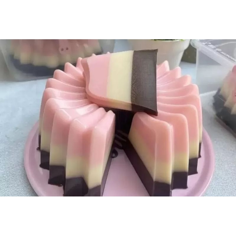 

Puding Napolitan PREMIUM 15cm 20cm 23cm HALAL Hampers Ulang Tahun, Hari Jadi, Valentine Day, Anniversary