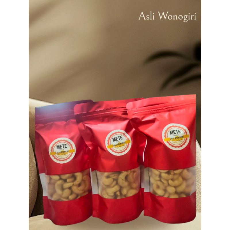 

Kacang Mete/Mede Cashew Goreng Bawang Super Asli Wonogiri kemasan 500g Rasa Bawang