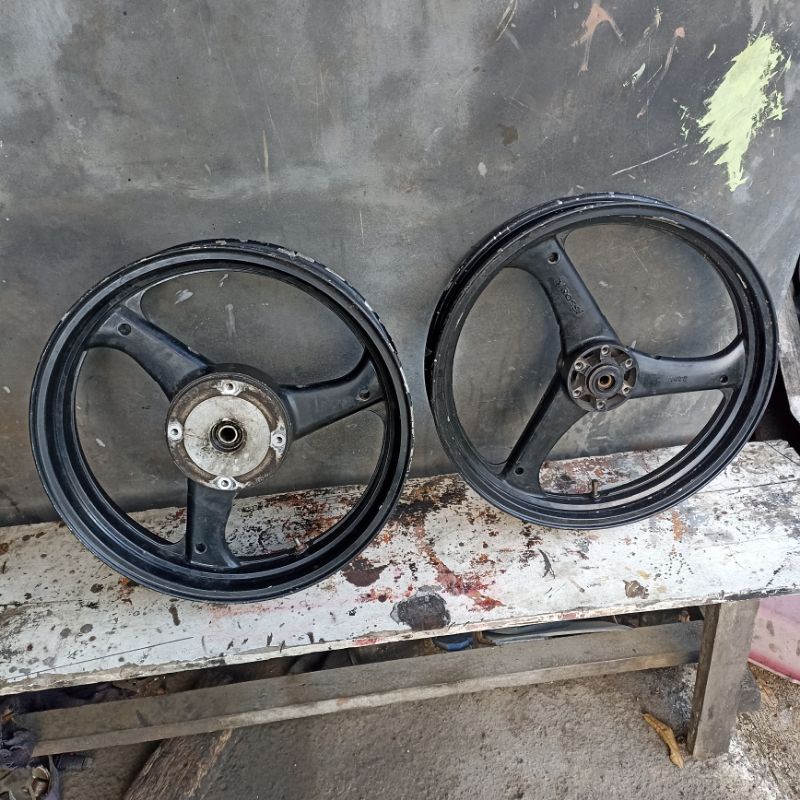 Velg tiger tapak lebar v rossi ring 17 bekas