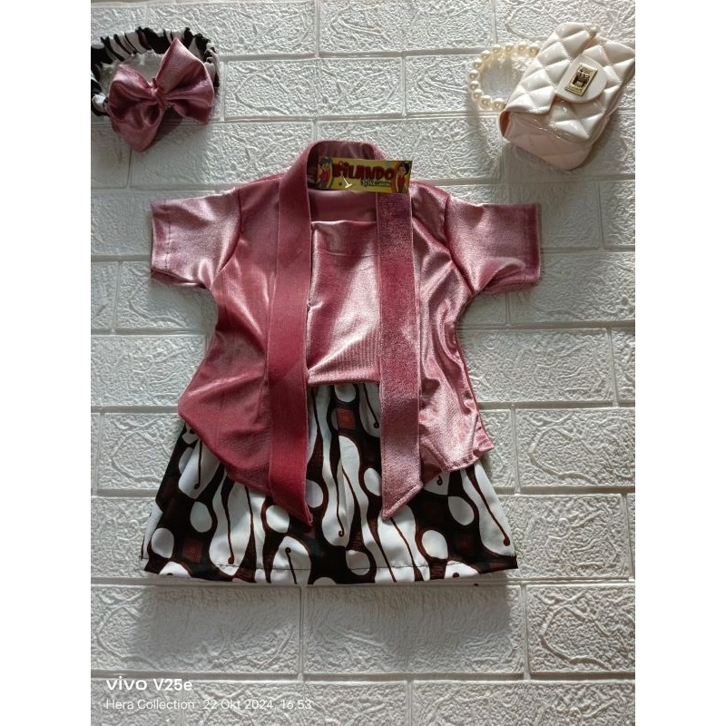 kebaya bludru bayi// kutubaru anak//baju jadul//baju karnafal