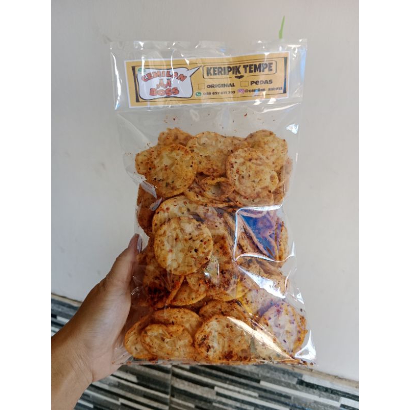 

Keripik Tempe sagu ukuran 150 gram pedas dan original