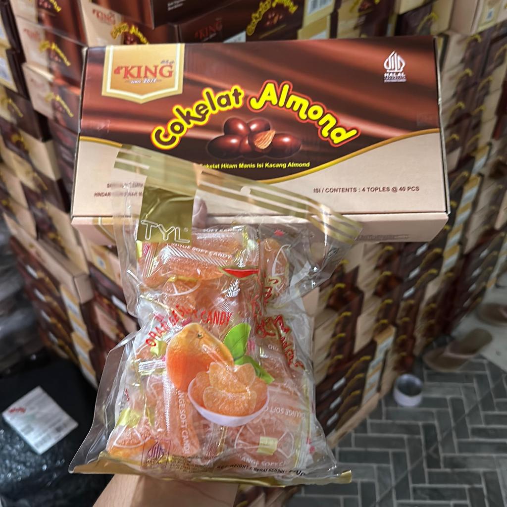 

Tebus murah coklat almond 4 toples GRATEES permen jely jeruk
