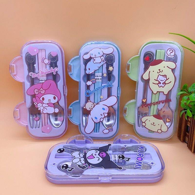 

Sendok Set With Mika Box Motif Sanrio Kuromi/Melody - Cinnamoroll