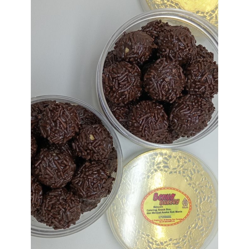 

Benuo bakery chocolate ball