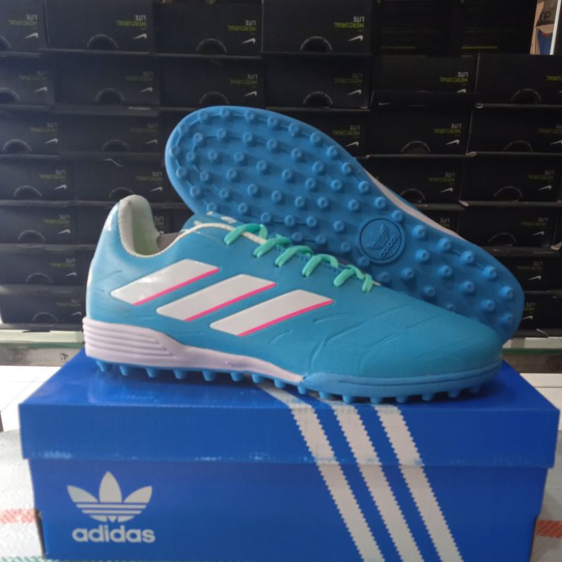 Sepatu futsal dewasa turf
