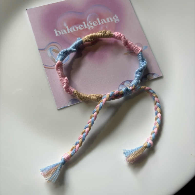 Gelang benang spiral kepang kombimasi mix warna pastel aksesoris tangan handmade tali serut lilit ti