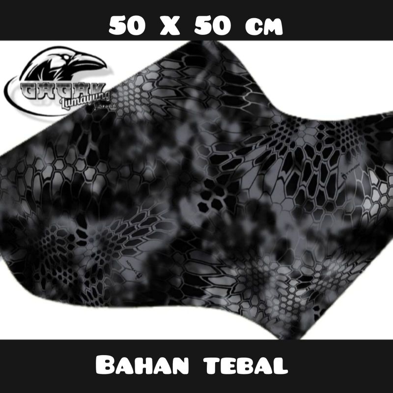 

STIKER CAMO TYPON HITAM UKURAN 50X50 CM PEREKAT KUAT DAN BAHAN TEBAL