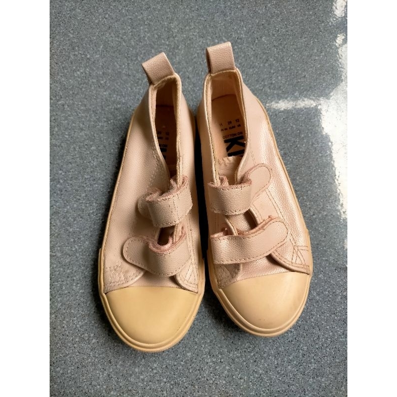 sepatu sneaker cotton on