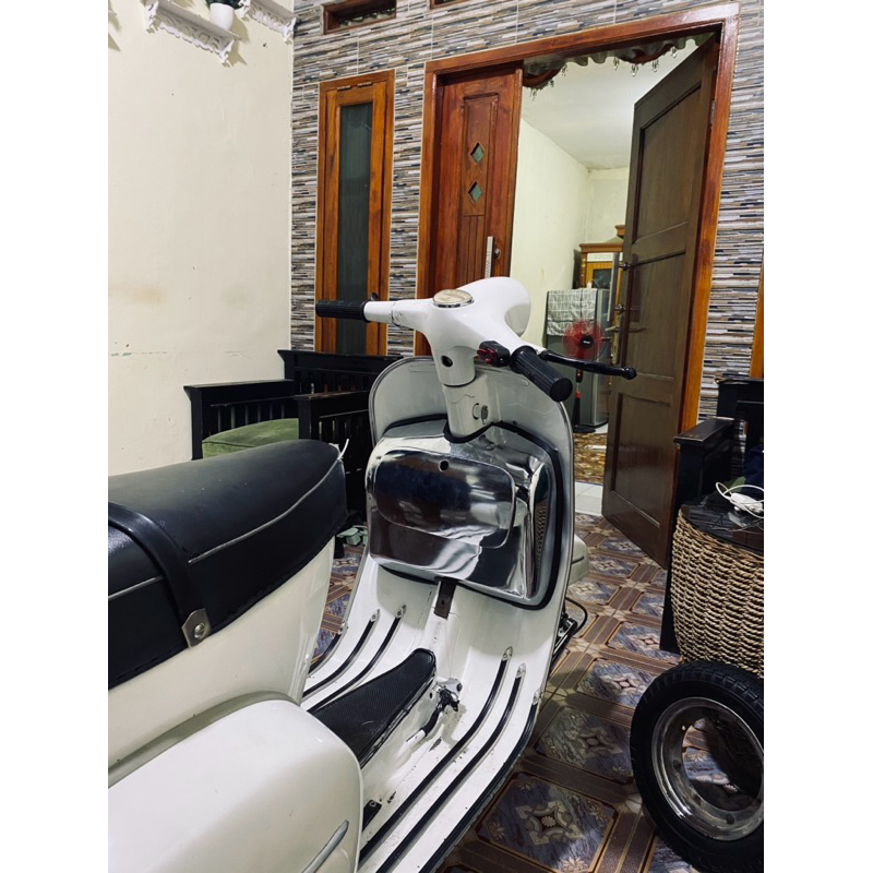 Box laci tengah vespa Gs/rally replika