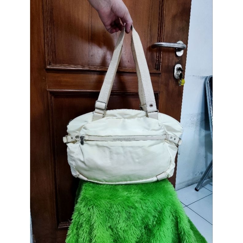Tas bahu/ shoulder bag wanita mandarina duck original  broken white