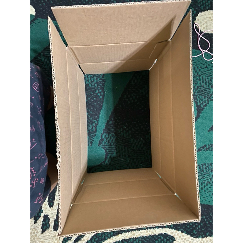 

kardus bekas masih bagus dan tebal ukuran 39x26x14