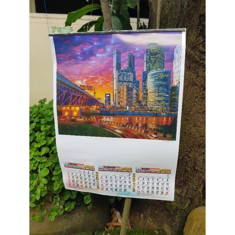 

kalender dinding 2025 triwulan 4 lembar TRI ukuran 37x52