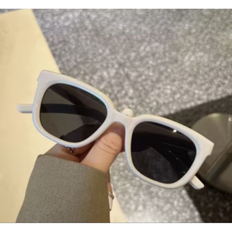 Kacamata kotak frame putih
