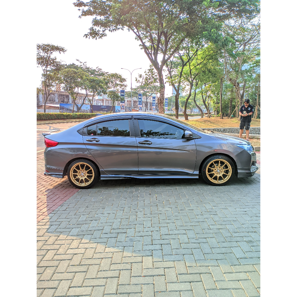 VELG MOBIL MURAH R17 UNTUK CITY .HSR BOROKO SRD R17 WARNA GOLD PCD 4X100 & 4X114