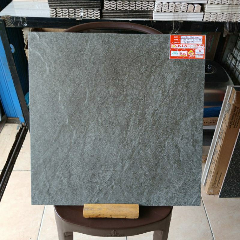 keramik lantai 50x50 kasar dark grey