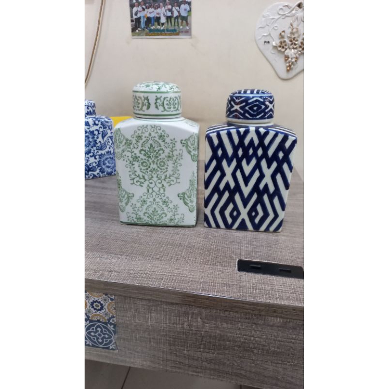Toples keramik putih biru/Pajangan keramik import