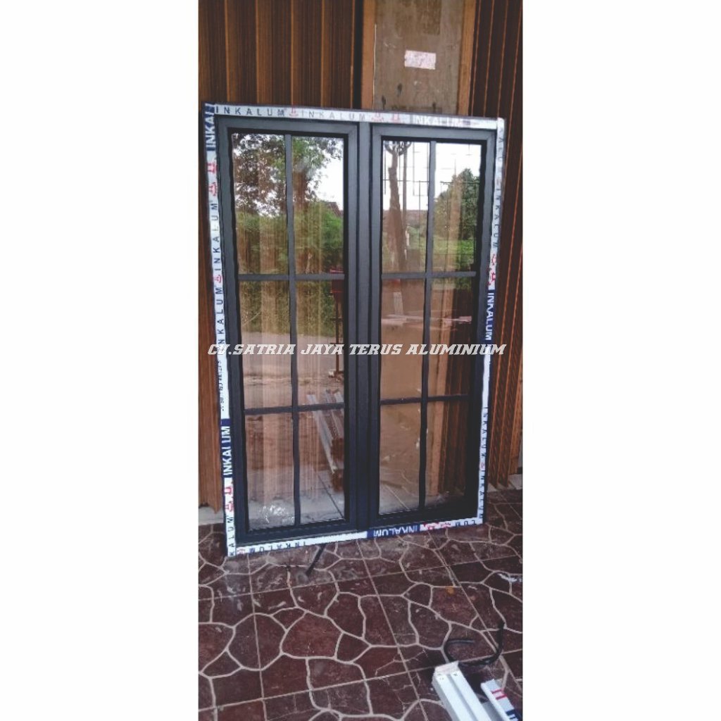 Jendela + Kusen Aluminium 2 Daun Ornamen 3 inci Lebar 100cm x Tinggi 120cm Hitam ,Coklat