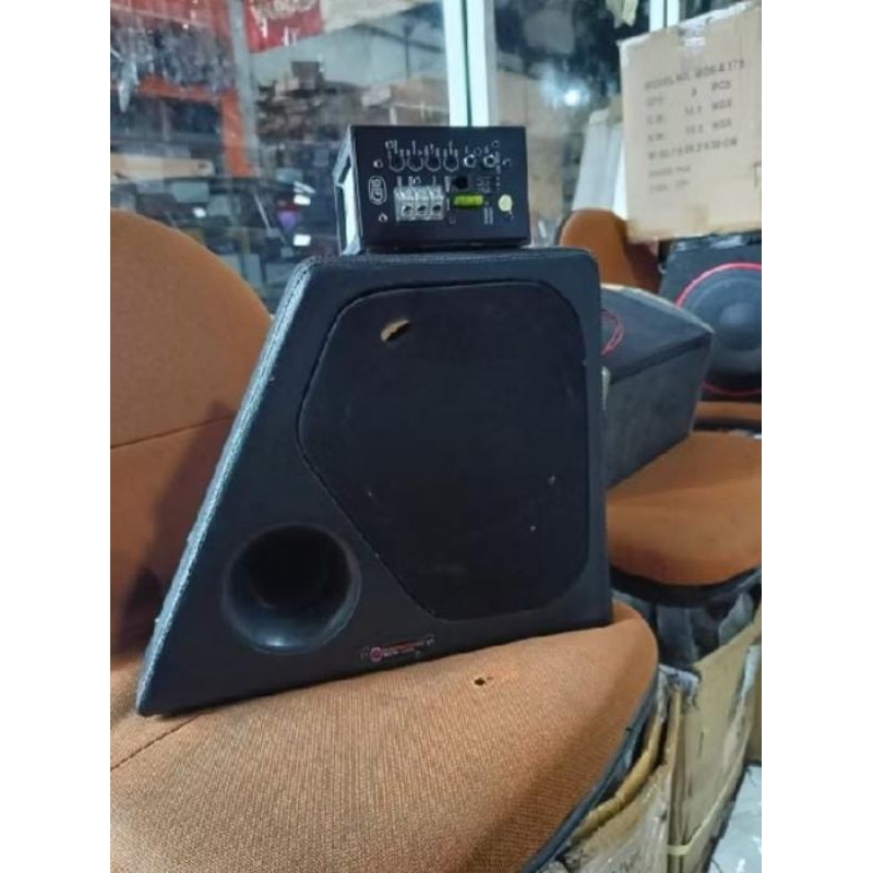 Subwoofer aktif CELLO OEM khusus INNOVA REBORN (Bekas normal)