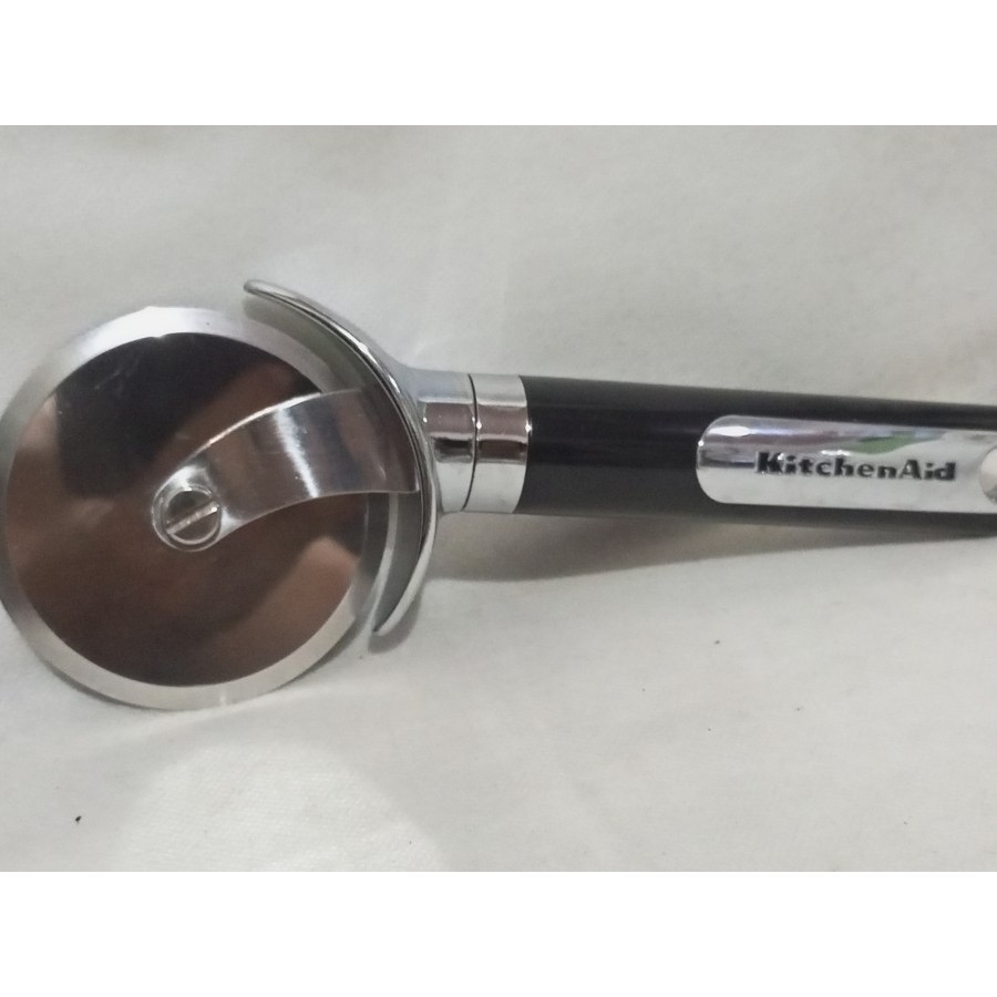 Premium Pizza Cutter merek KitchenAid. Stainless Steel Kokoh