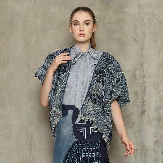 Emmy Thee || Utopia Top Look 6 (Jarik Gendong Lawasan)