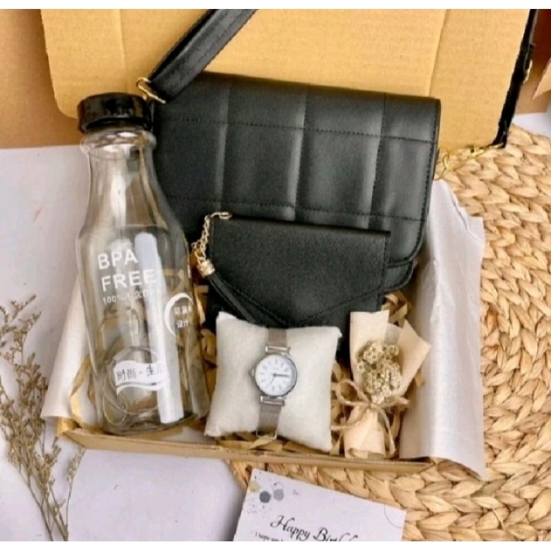

HAMPERS KADO ULANG TAHUN CEWE PAKETSTANDAR