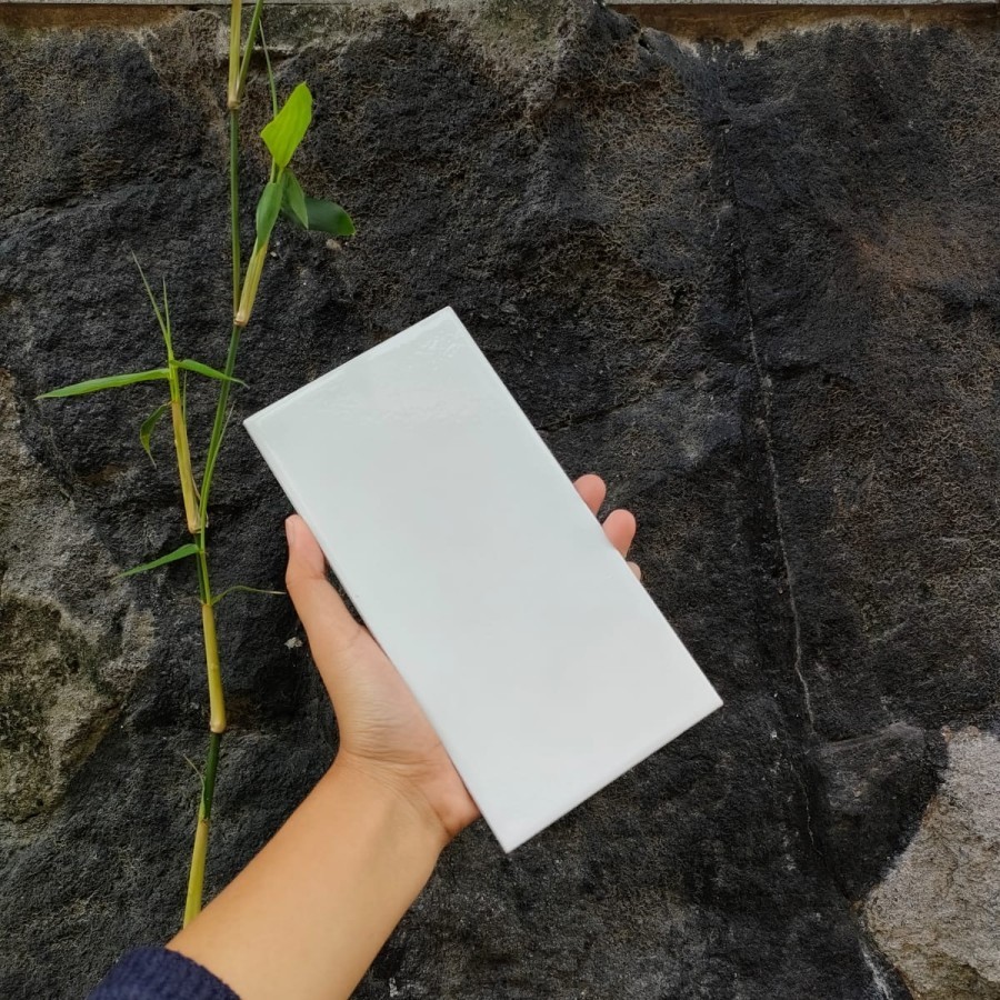 Keramik Dinding Kamar Mandi Keramik Mustika Subway White Glossy 10x20 No Bevel