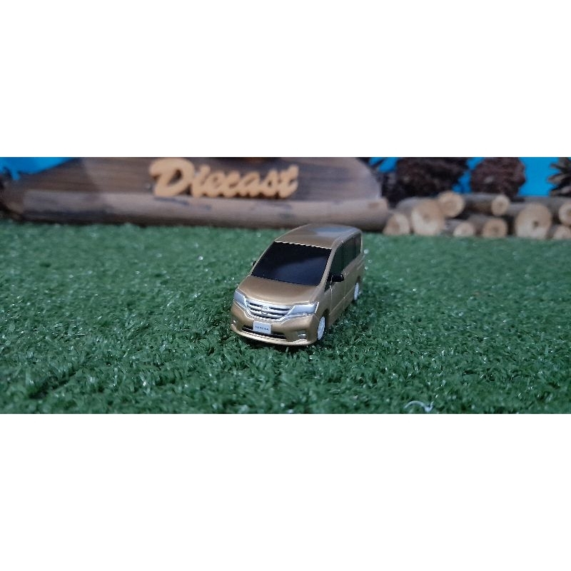 Diecast Miniatur Nissan Serena C26 gold skala 1:64