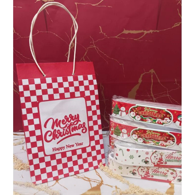 

10 Pcs Paper Bag Packaging Souvenir Natal Motif Christmas Ukuran 14 x 14 x 2cm
