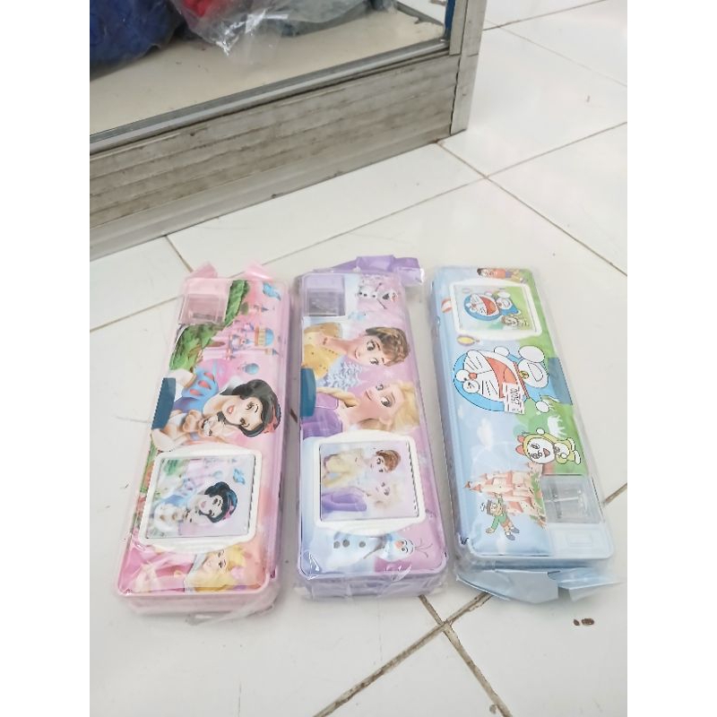 

Tempat Pensil Karakter + Kalkulator C-776