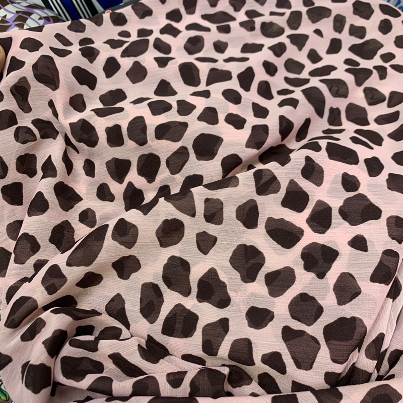 kain ceruty motif - kain ceruty motif leopard pink - kain ceruti premium import