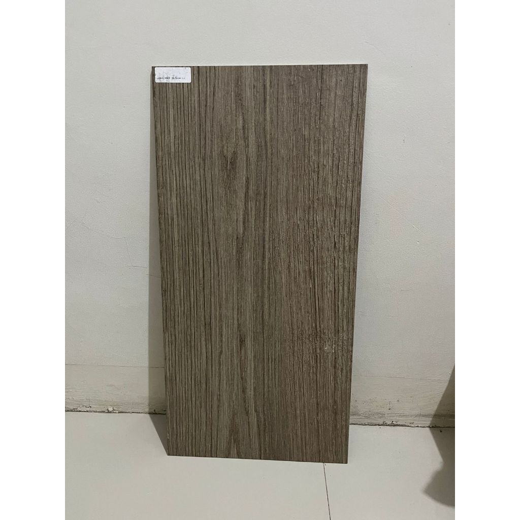 Sample keramik motif kayu ukuran 60x30 - Sample keramik untuk lantai atau dinding dekoratif