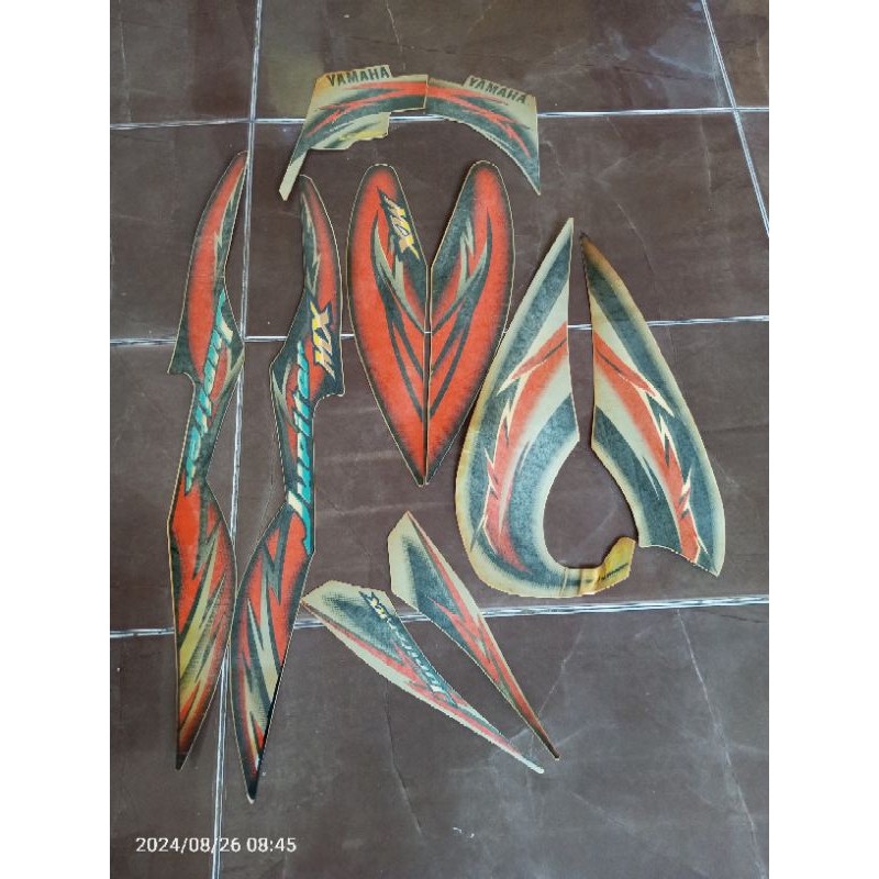 striping stiker body Yamaha Jupiter MX135 old silver hitam