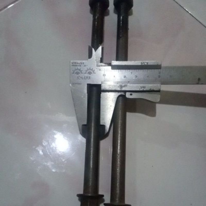 AS RODA DEPAN HONDA 12mm PANJANG 20cm(kunci 14/17)