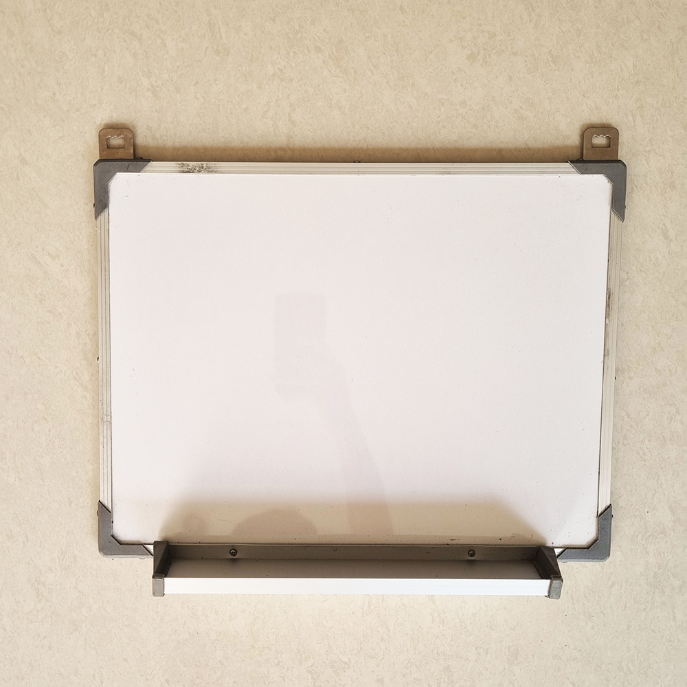 

PRELOVED WHITE BOARD PAPAN TULIS PUTIH SANZIBA 30x40 seken