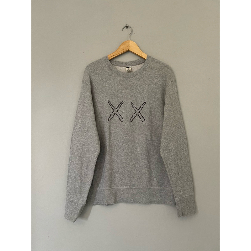 Crewneck Uniqlo KAWS / Crewneck Uniqlo KAWS Second / Sweater Uniqlo KAWS / Sweater Uniqlo KAWS Secon