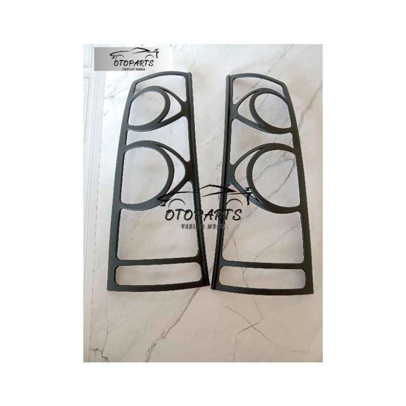 GARNIS LIS COVER BELAKANG MOBIL XENIA TAHUN 2004-2011 HITAM DOFF