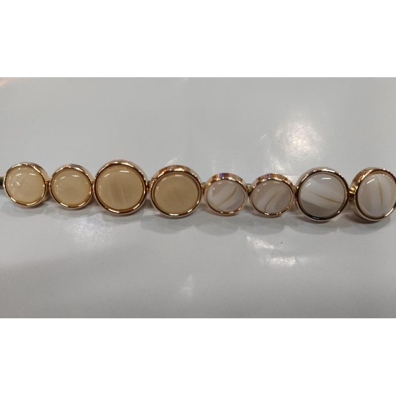 Kancing Mutiara Bulat Putih Garis dan Krem