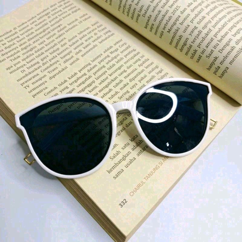 E (E8) KACAMATA HITAM OVAL KOREA DEWASA