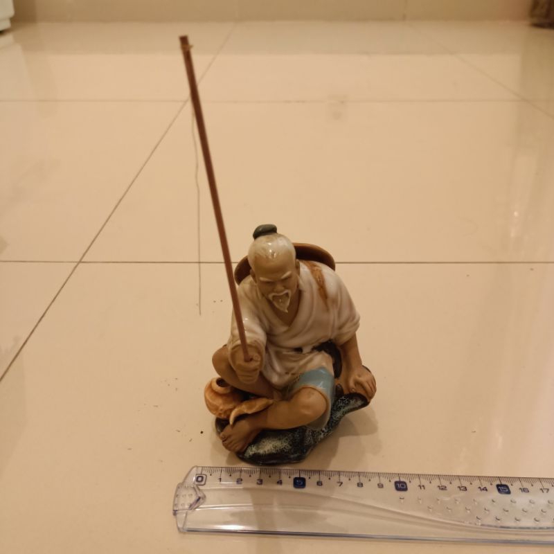 Patung keramik dewa pancing Jiang Tai Kong
