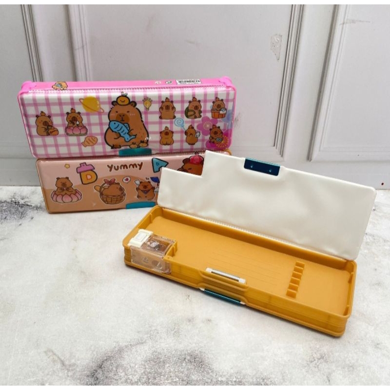

Kotak Pensil Magnet CappyBara Kotak magnet Beruang Coklat Capp