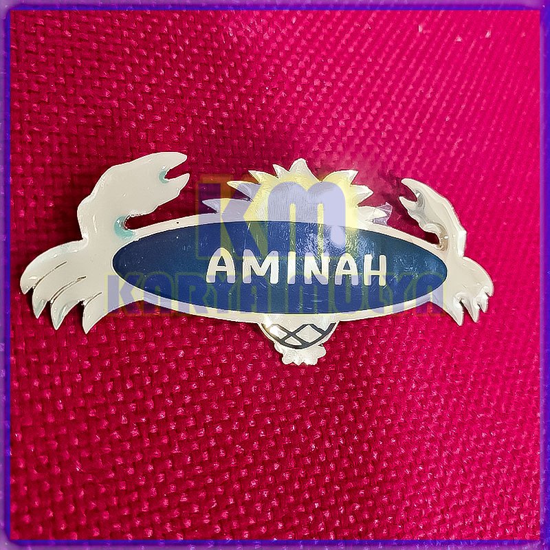 

Name Tag Custom Bentuk Kepiting Papan Nama Dada Custom Desain - Karya Mulya