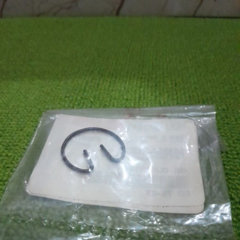 circlip piston pin mesin diesel kubota RD75 RD85 kancing bospen seker kubota RD 75 RD 85 Asli ori or