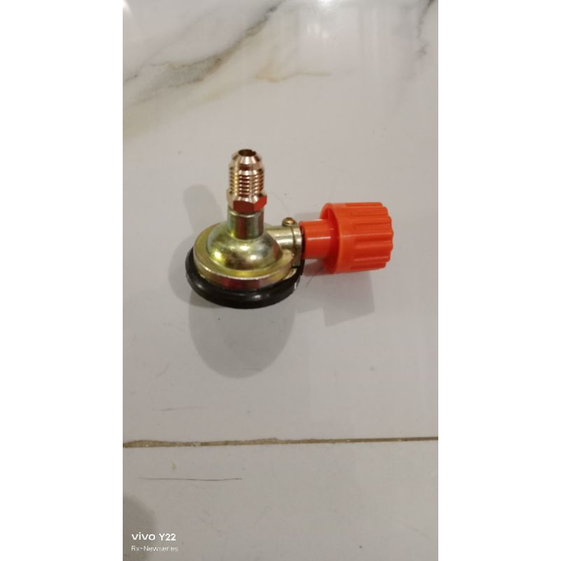 kran konector isi ulang freon kaleng dan bisa juga untuk gas kaleng portabel