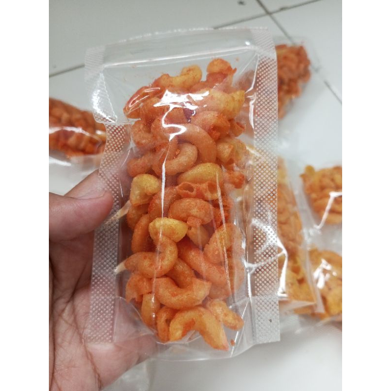 

makaroni Crispy/ rasa balado/ jajanan murah/ warung/ cemilan enak