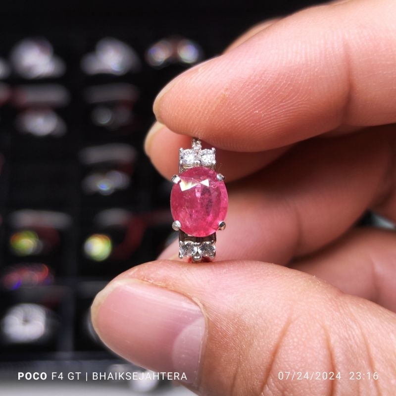 Natural Ruby, Pinkish Red Ruby 1.98 carat. certificated memo natural