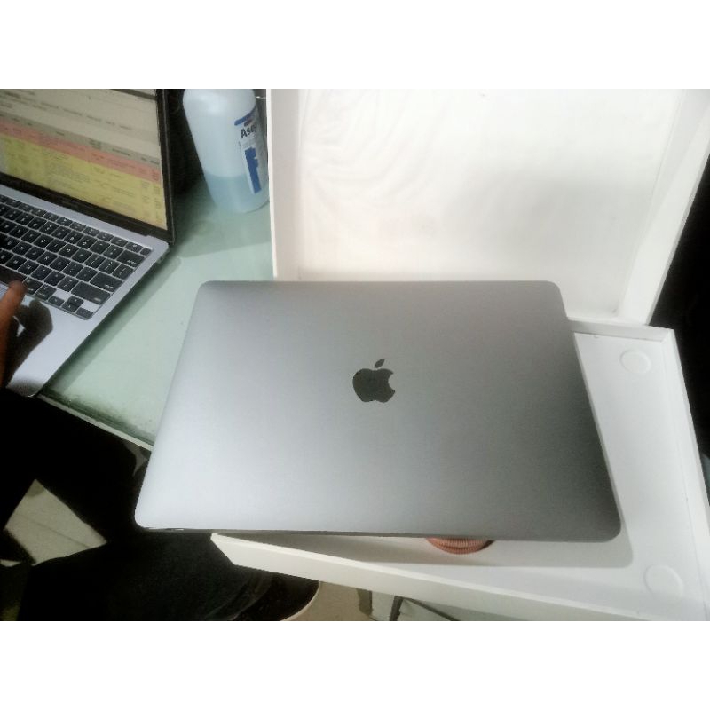 macbook air 2020- i3