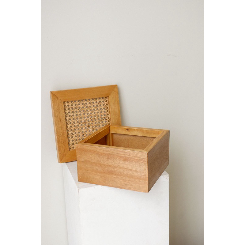 

BoxKayuRanjut