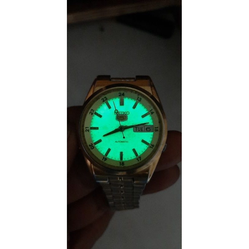 jamtangan vintage seccond  seiko 5 automatic seri 7S26A, gold